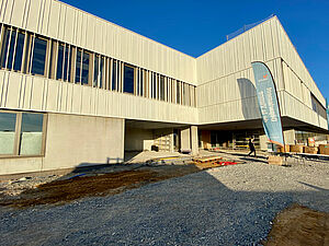 Vue extérieur du 35e collège de la Vienne. - Agrandir l'image (fenêtre modale)