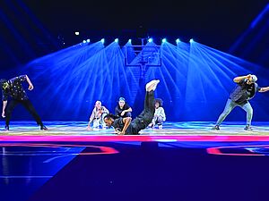 Performance de 5 danseurs et influenceurs lors de l'inauguration - Agrandir l'image (fenêtre modale)