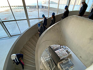 Escalier du 35e collège de la Vienne. - Agrandir l'image (fenêtre modale)